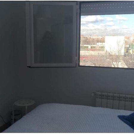 Amplia Habitacion En Vivienda Duplex Madrid Bagian luar foto