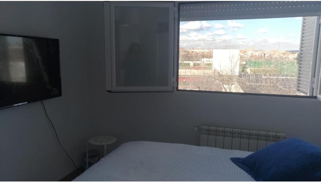 Amplia Habitacion En Vivienda Duplex Madrid Bagian luar foto